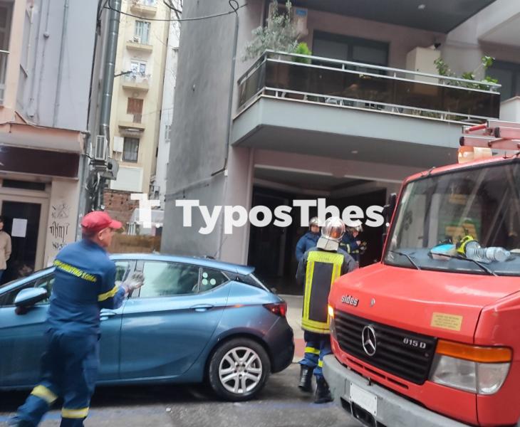 ΤΩΡΑ: Μεγάλη φωτιά σε πολυκατοικία στη Θεσσαλονίκη