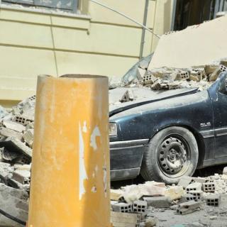 Ανείπωτη τραγωδία στον Πειραιά: Έπεσε κτίριο, πλάκωσε 31χρονο αστυνομικό 