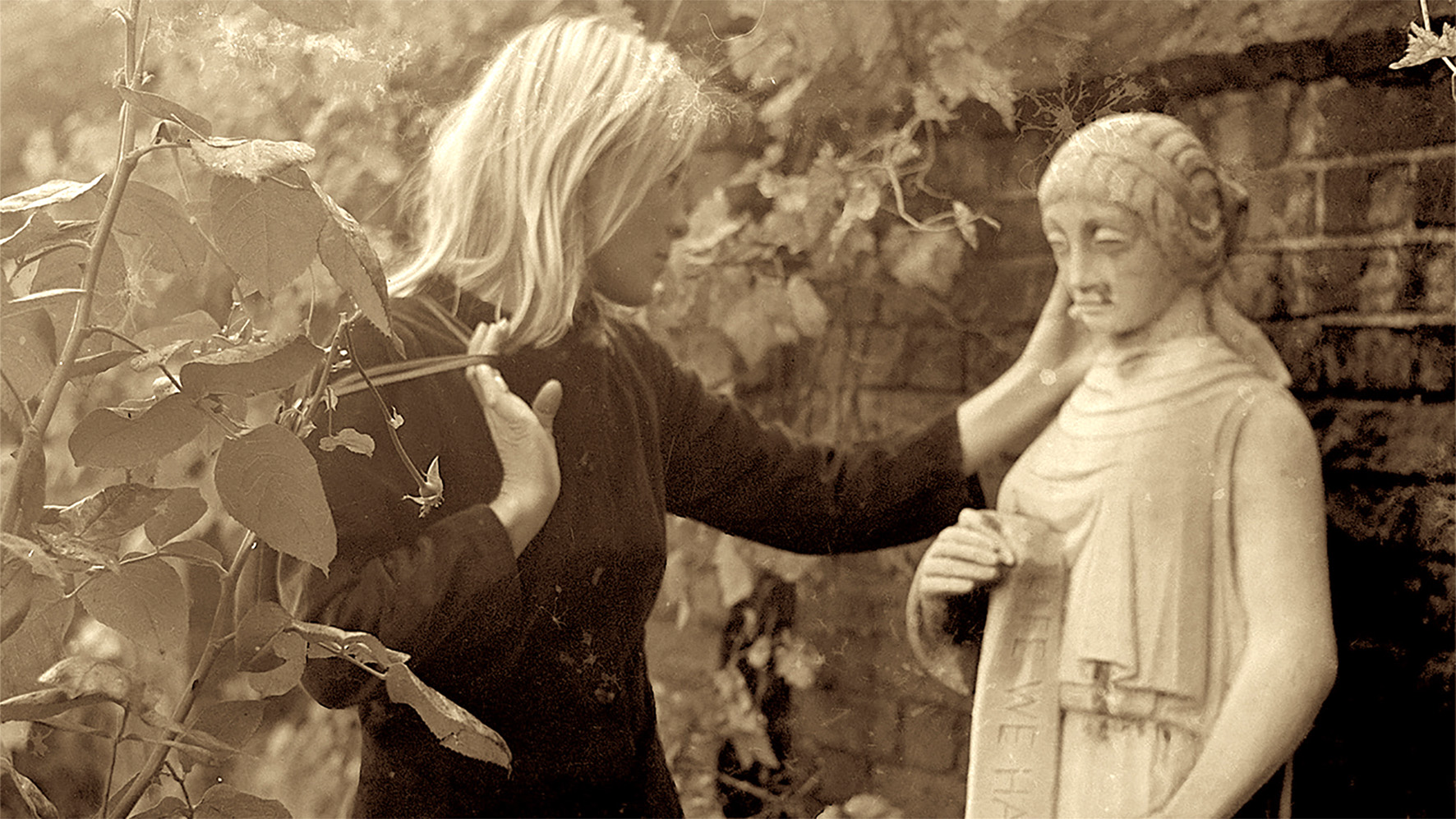 marianne_and_leonard.jpg marianne_and_leonard.jpg