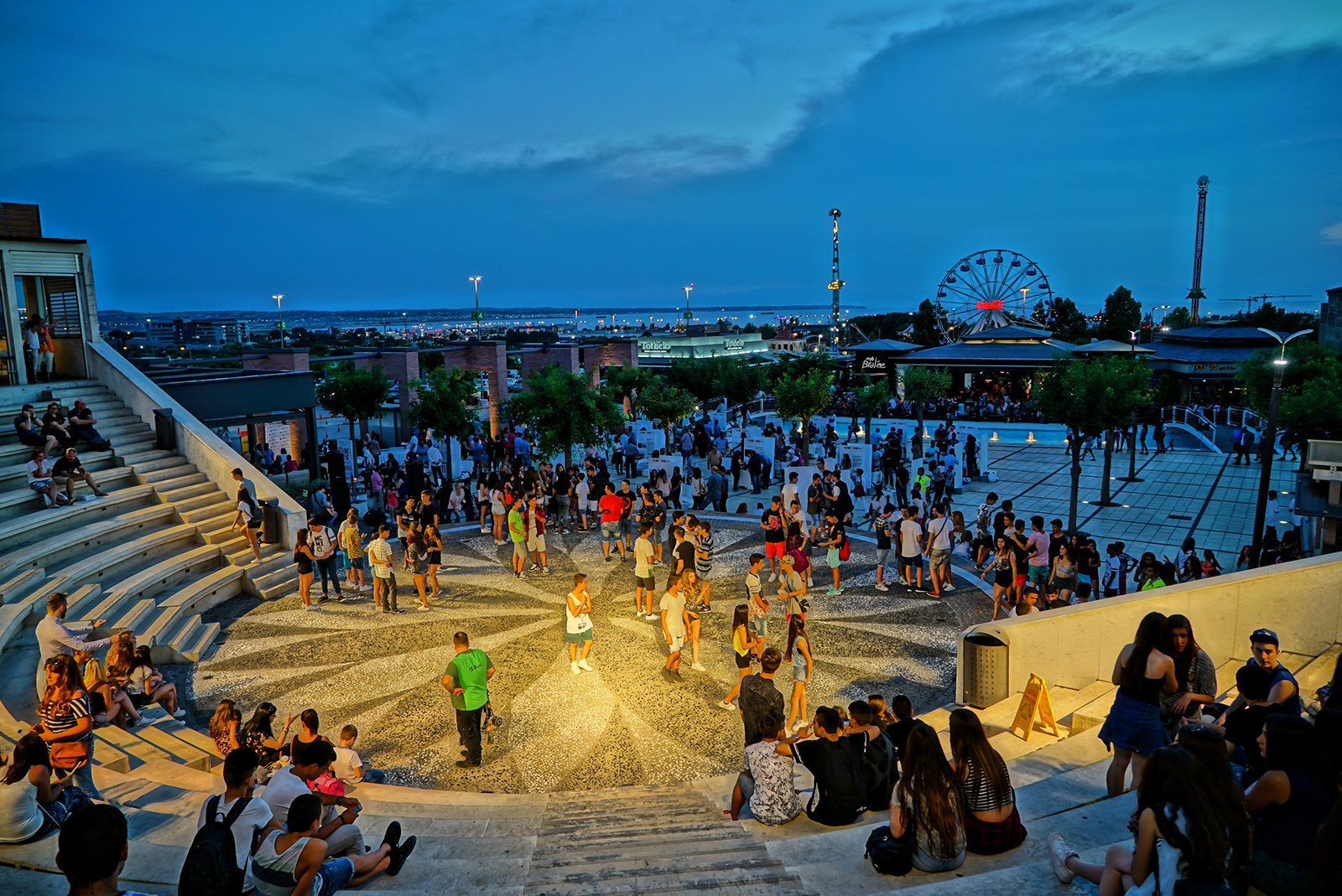 amfitheatro_mediterranen_cosmos.jpg amfitheatro_mediterranen_cosmos.jpg
