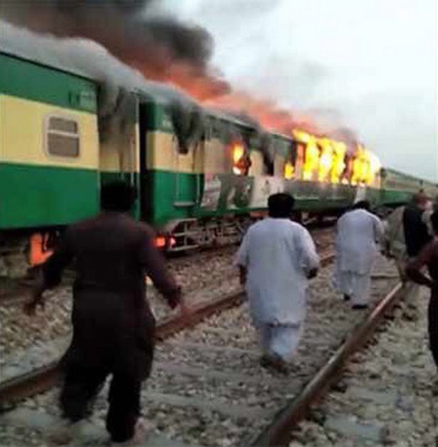 pakistan_train_fire_1.jpg