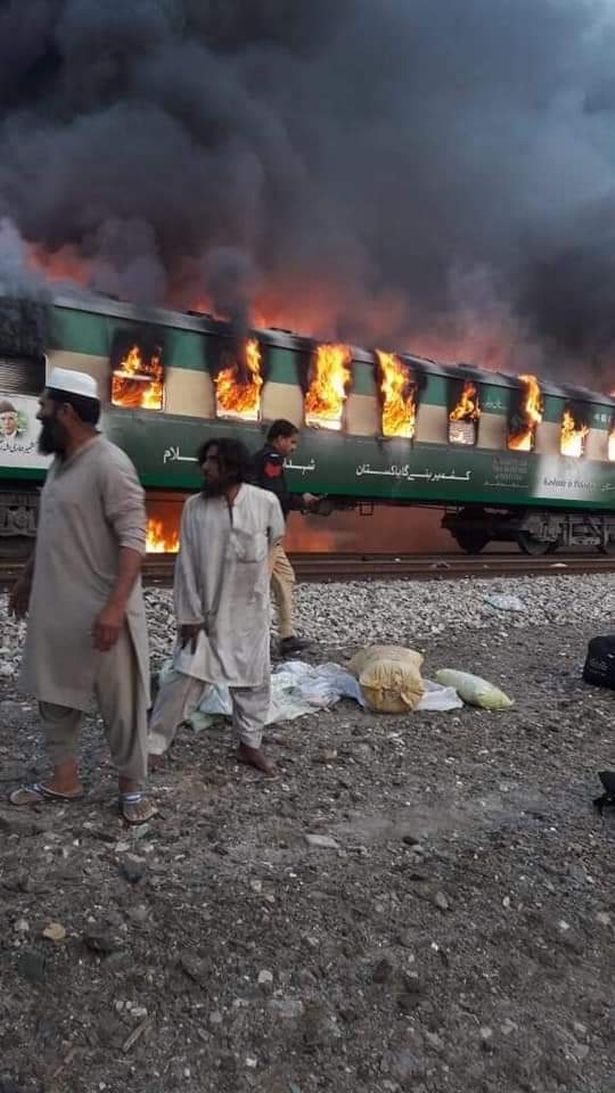 pakistan_train_fire_2.jpg