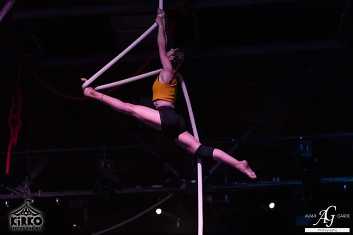 acro.jpg acro.jpg