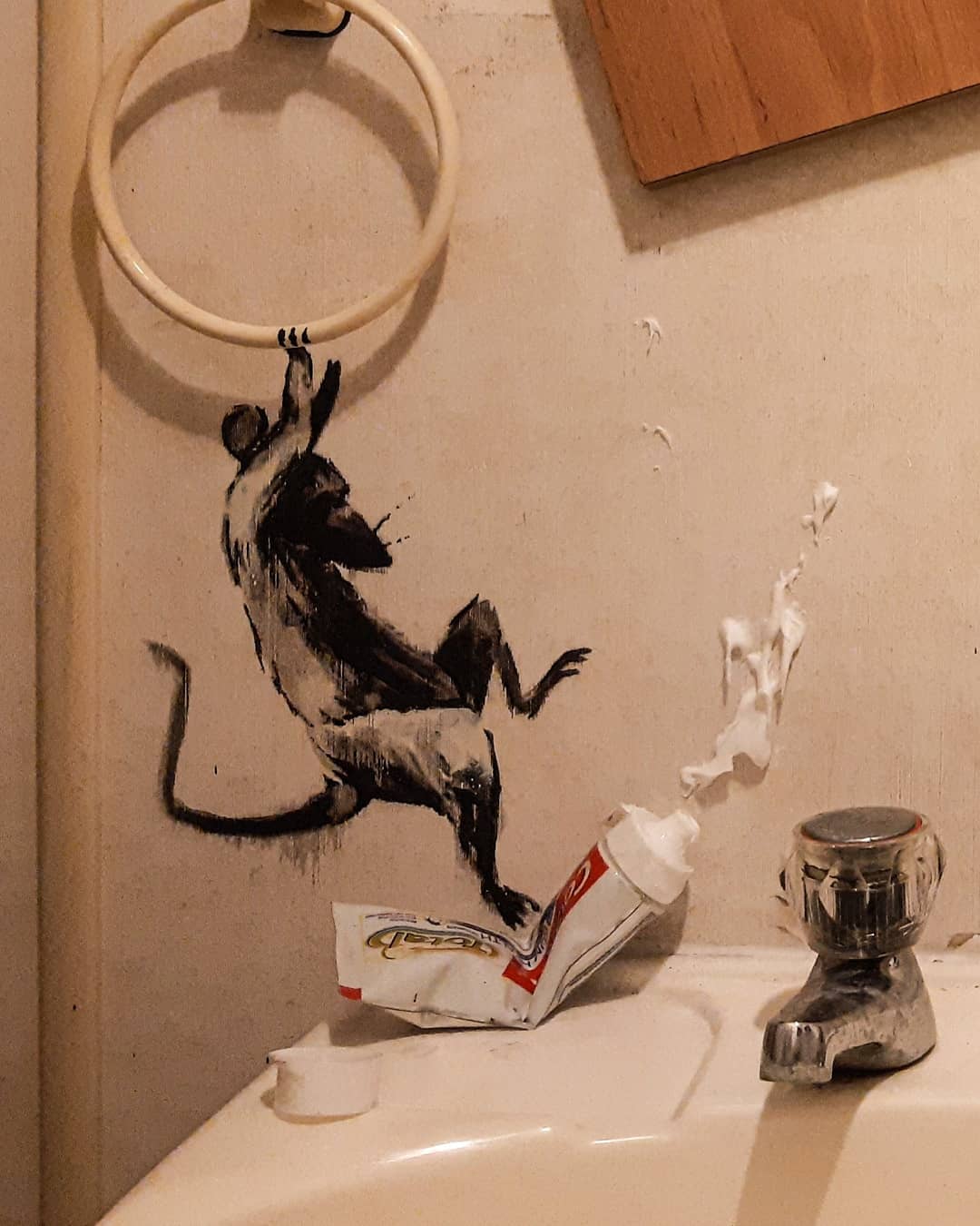 bansky_bathroom_detail_3.jpg