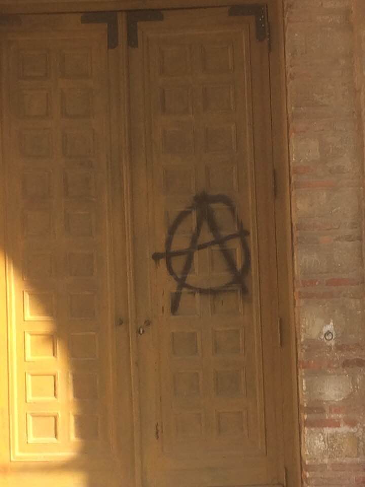 ekklisia-vandalismos1.jpg ekklisia-vandalismos1.jpg