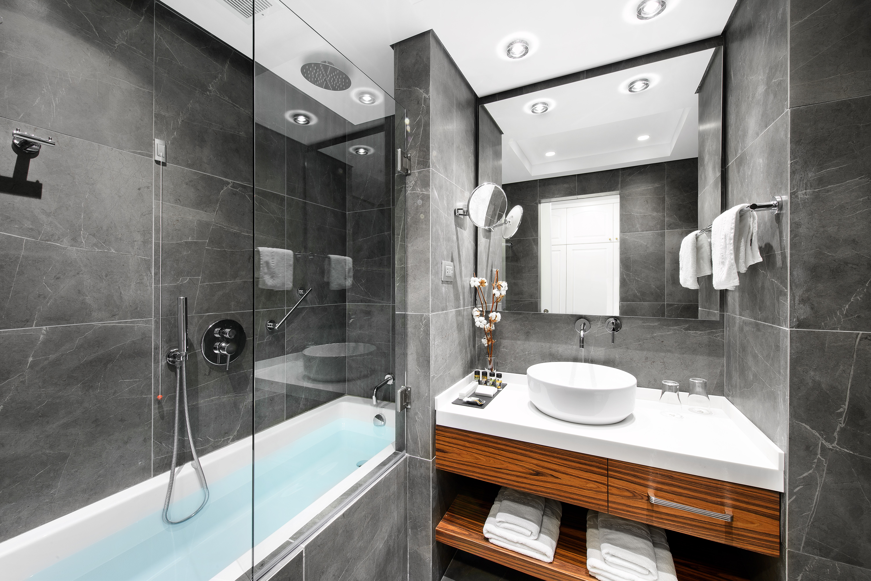 bathroom.jpg bathroom.jpg