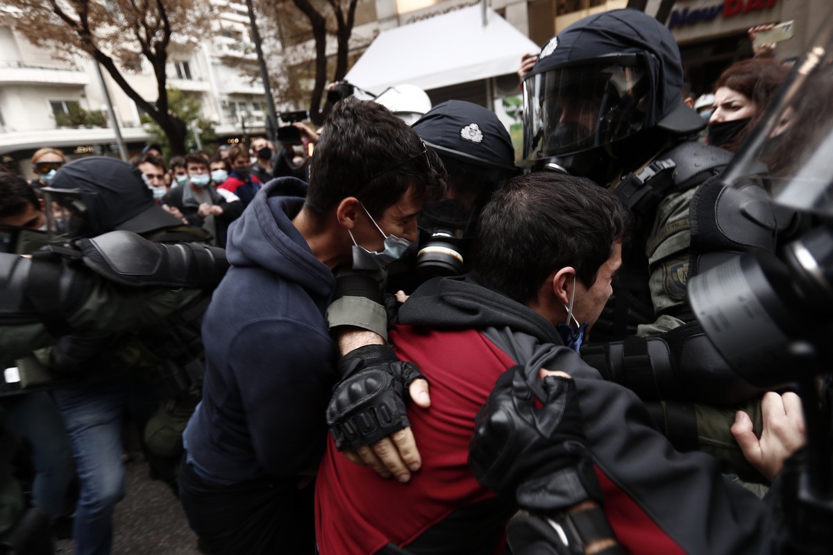 epeisodia-kentro-13.jpg epeisodia-kentro-13.jpg