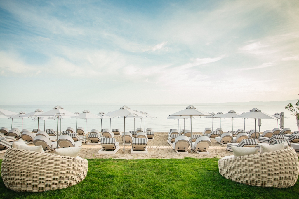 beach-bar-blue-carpet