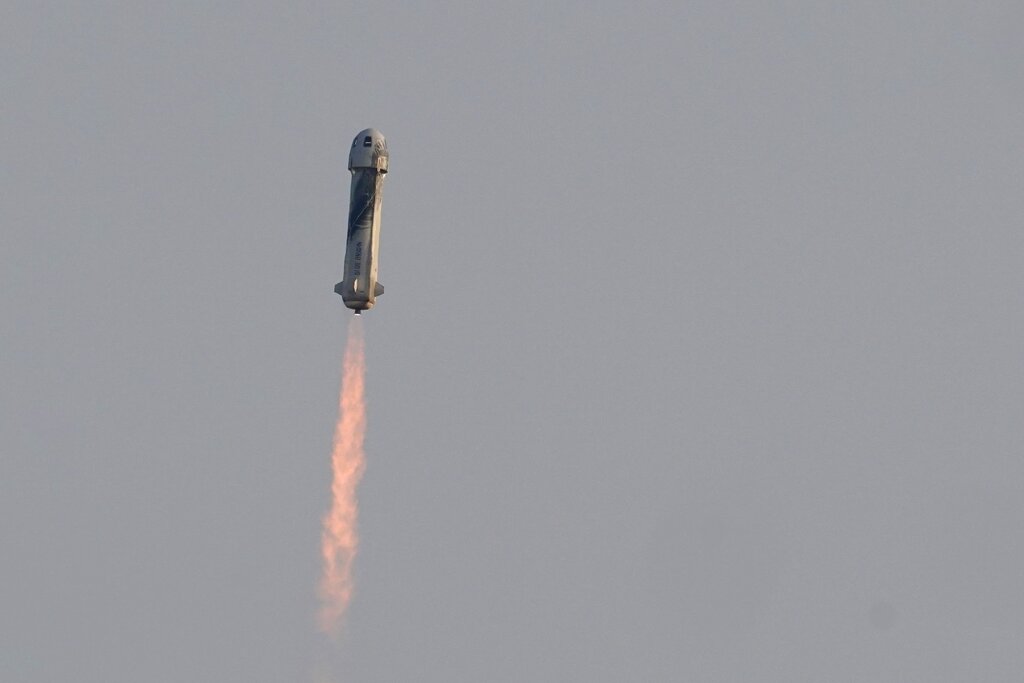 bezos-blue-origin-space2-ap.jpg