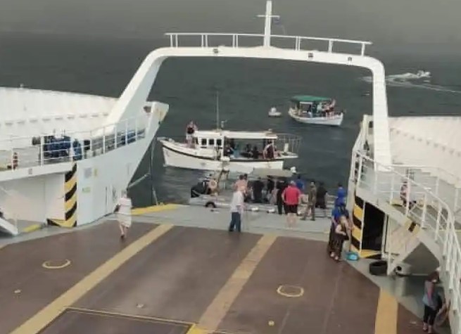 evoia_fwtia_ferry.jpg evoia_fwtia_ferry.jpg