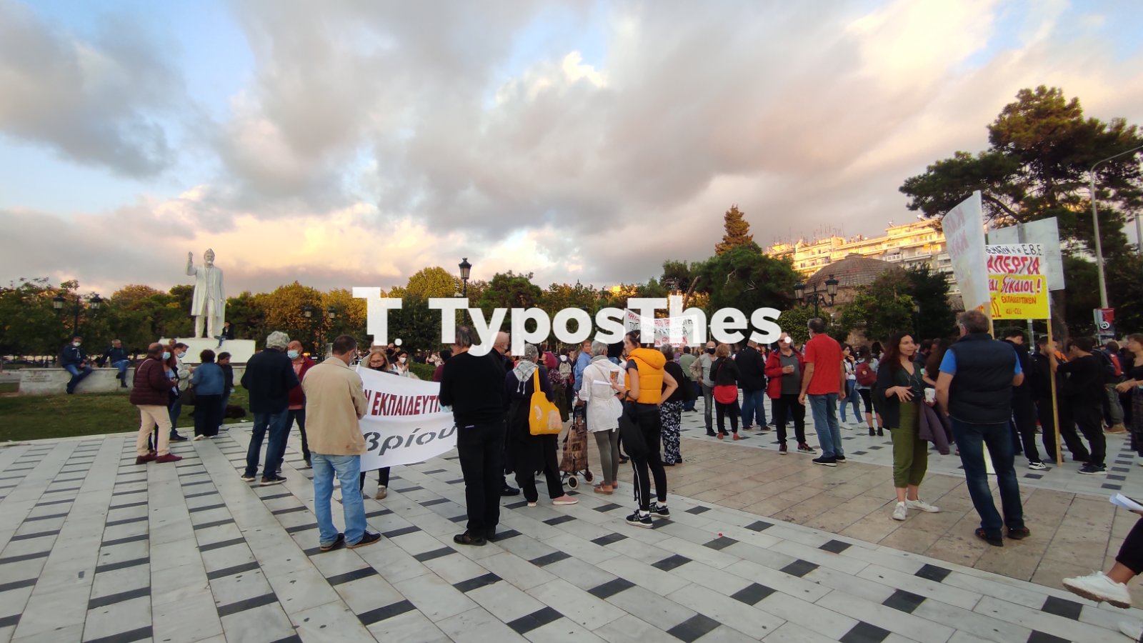 sygkentrosi3.jpg sygkentrosi3.jpg