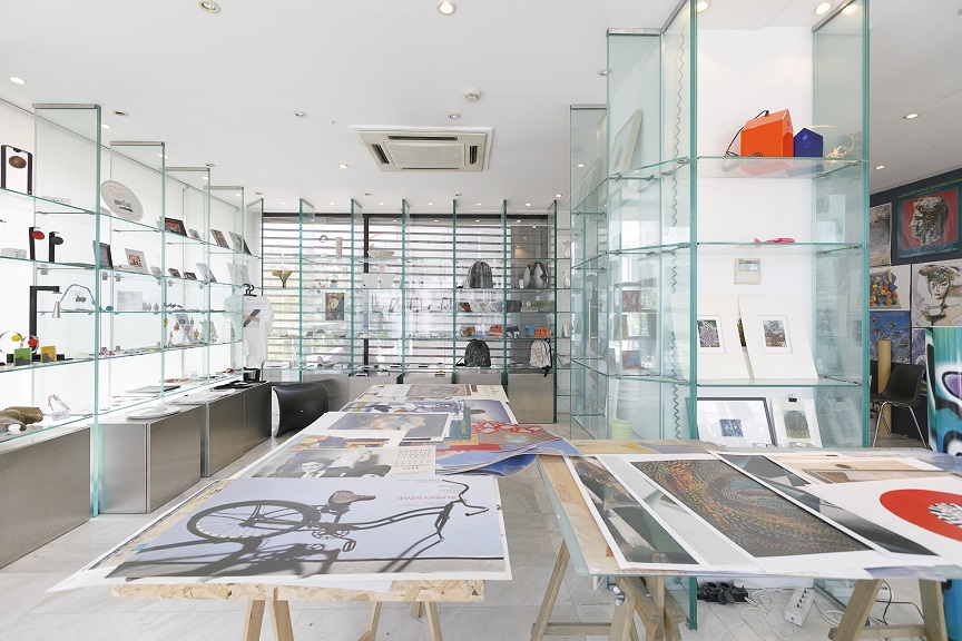 momuscontemporaryartshop.jpg momuscontemporaryartshop.jpg