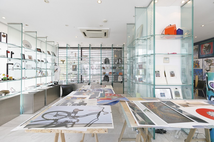 momuscontemporaryartshop.jpg