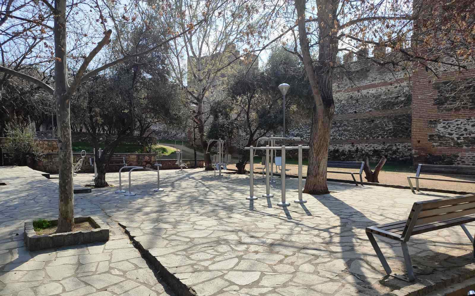 ypaithrio_gymnastirio_1.jpg ypaithrio_gymnastirio_1.jpg