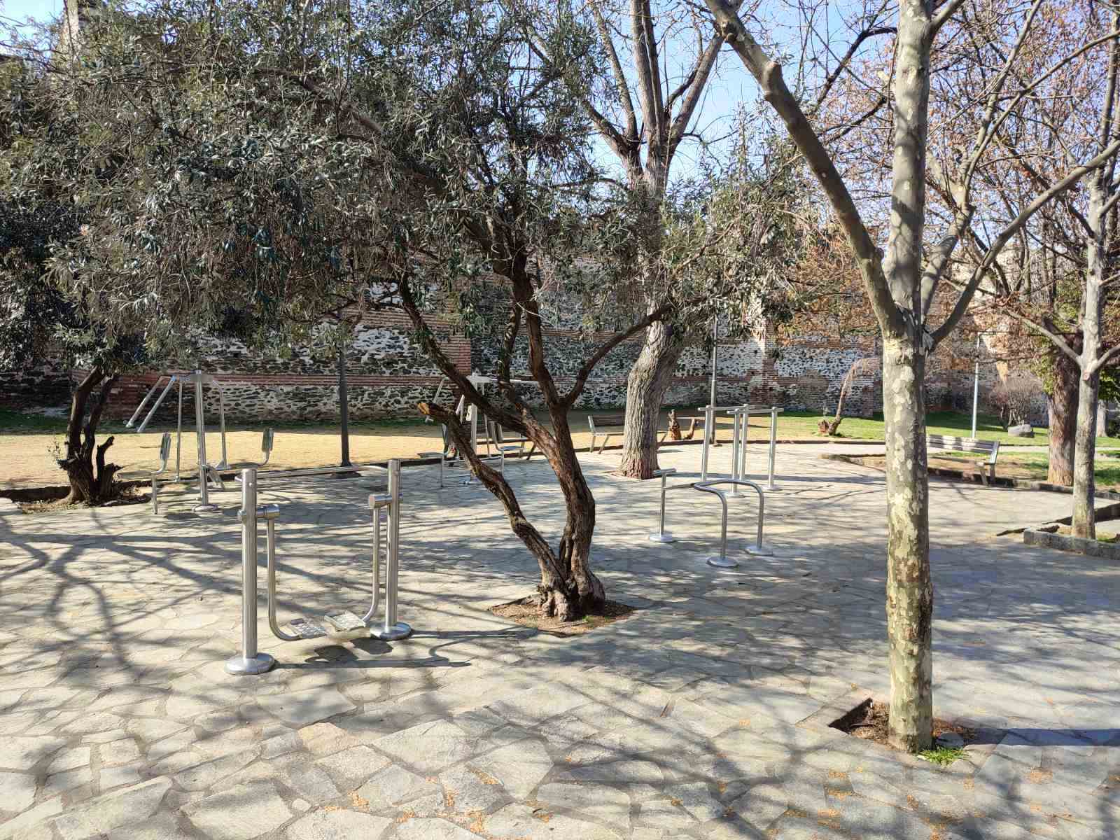 ypaithrio_gymnastirio_3.jpg ypaithrio_gymnastirio_3.jpg