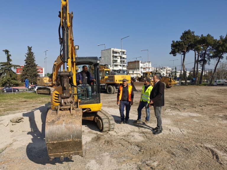 parko-paylou-mela2.jpg parko-paylou-mela2.jpg