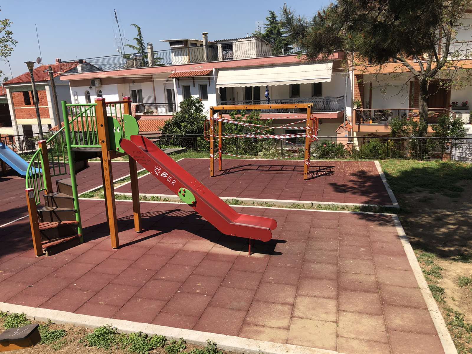 oraiokastro_vandalismos_paidiki_xara_3.jpeg oraiokastro_vandalismos_paidiki_xara_3.jpeg