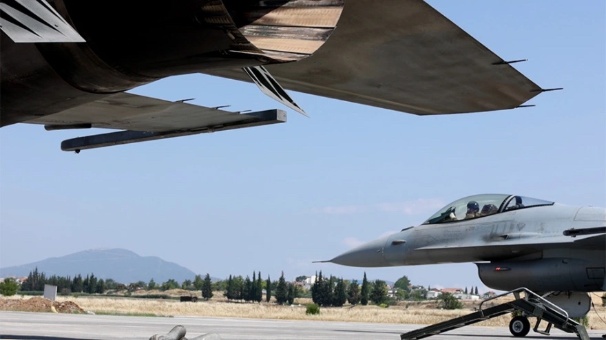 f-16_viper_2.jpg f-16_viper_2.jpg