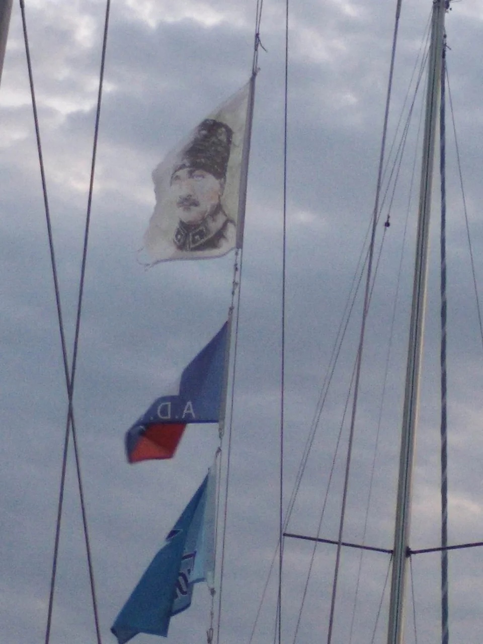 istioforo_simaia_kemal_2.jpg istioforo_simaia_kemal_2.jpg