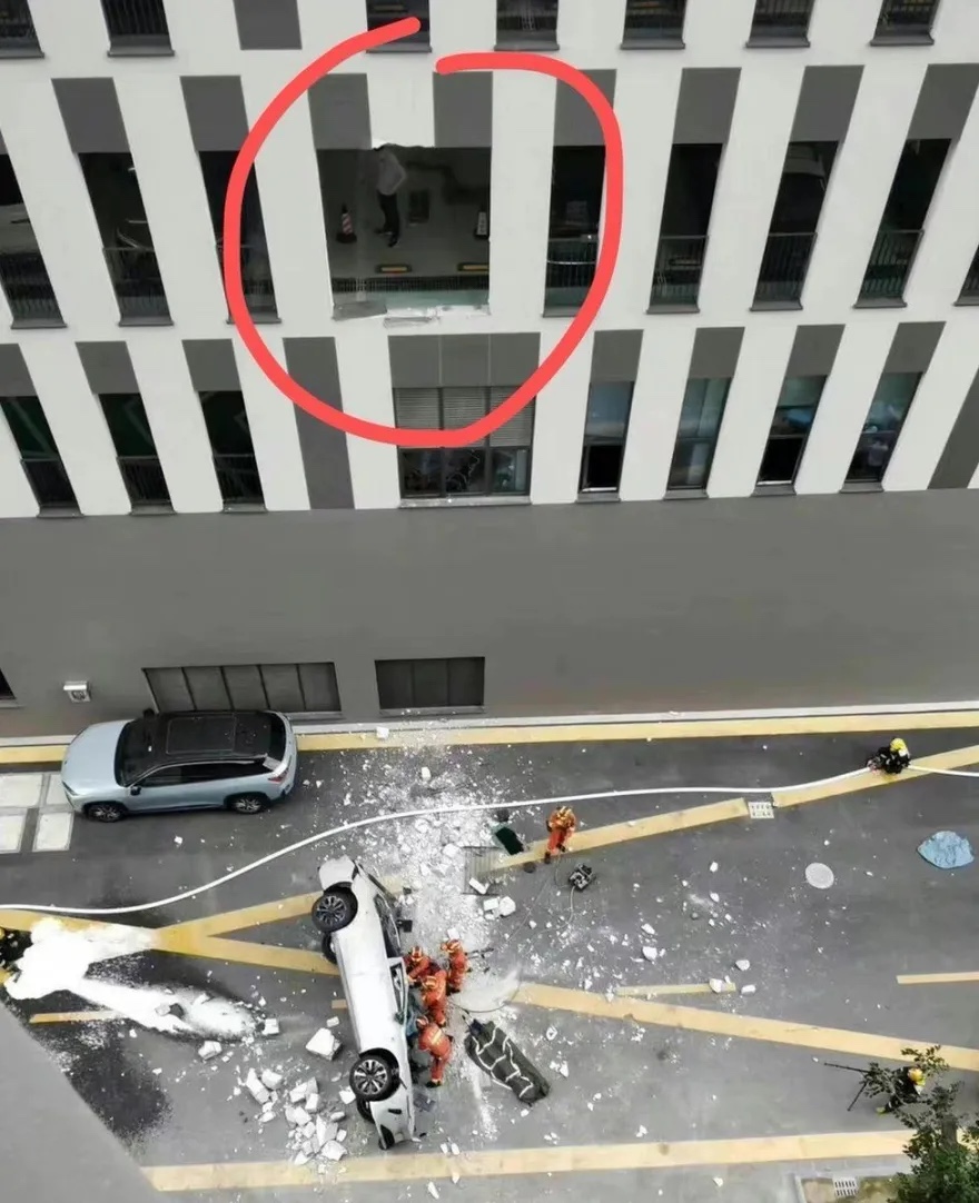 nio_crash_2.jpg nio_crash_2.jpg