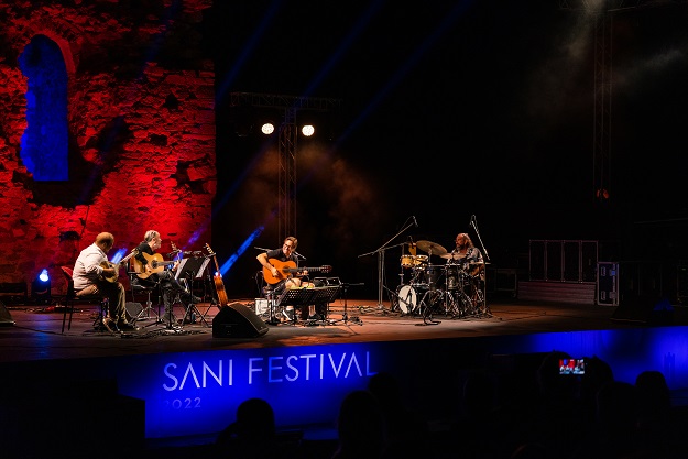 al_di_meola2.jpg al_di_meola2.jpg