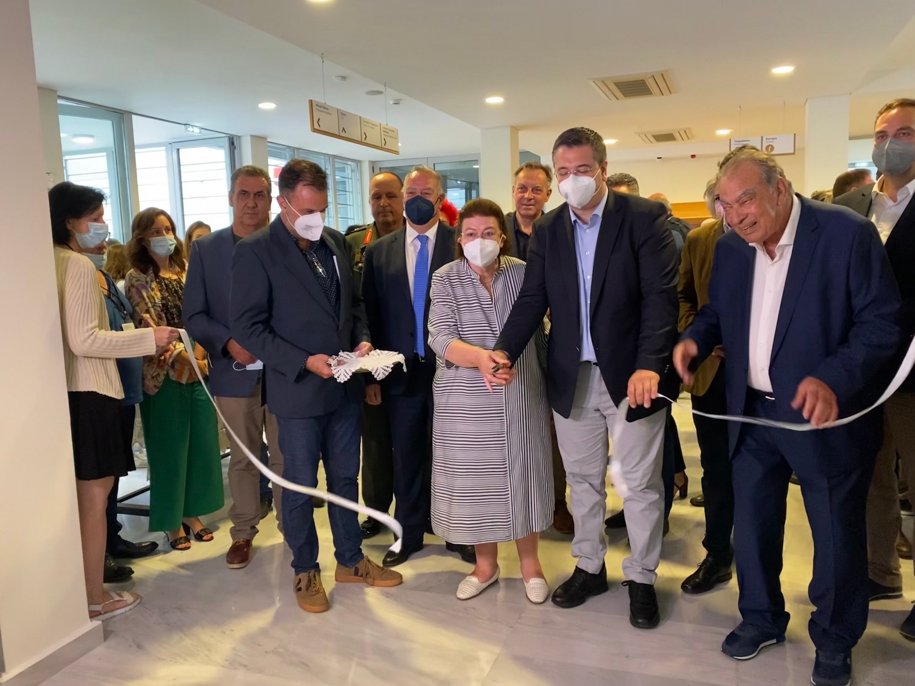 ta_egkainia_toy_moyseioy_apo_ti_lina_mendoni_kai_ton_apostolo_tzitzikosta2.jpg ta_egkainia_toy_moyseioy_apo_ti_lina_mendoni_kai_ton_apostolo_tzitzikosta2.jpg