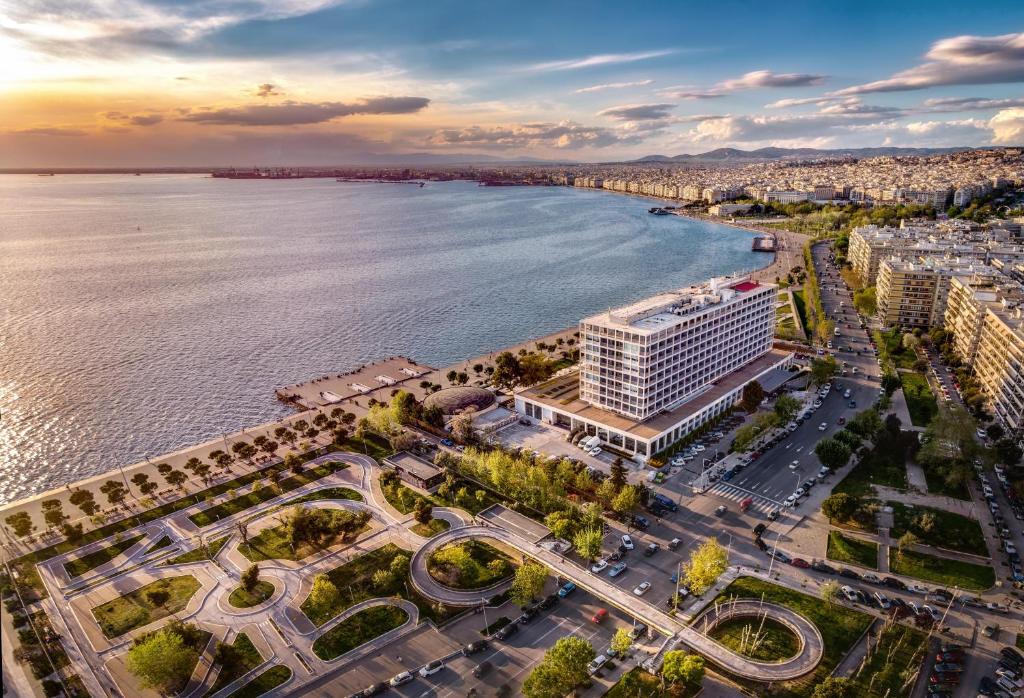 makedonia-palace