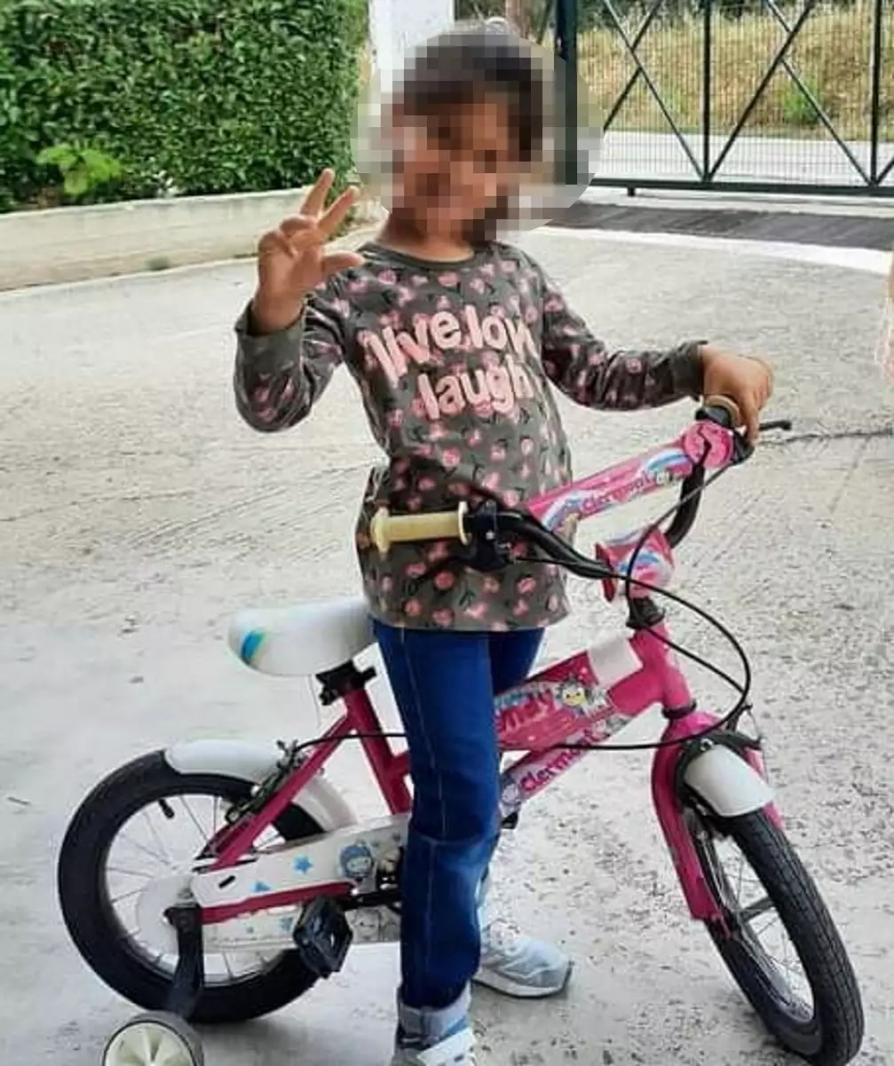 5xroni_axaia_1.jpg 5xroni_axaia_1.jpg