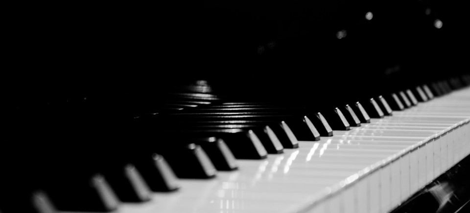 piano.jpg piano.jpg