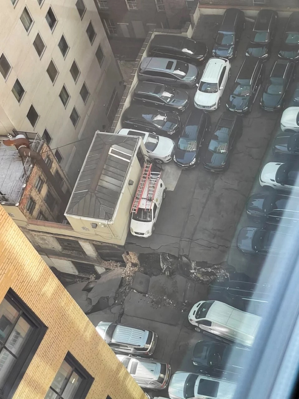 new_york_parking_collapse_2.jpg new_york_parking_collapse_2.jpg