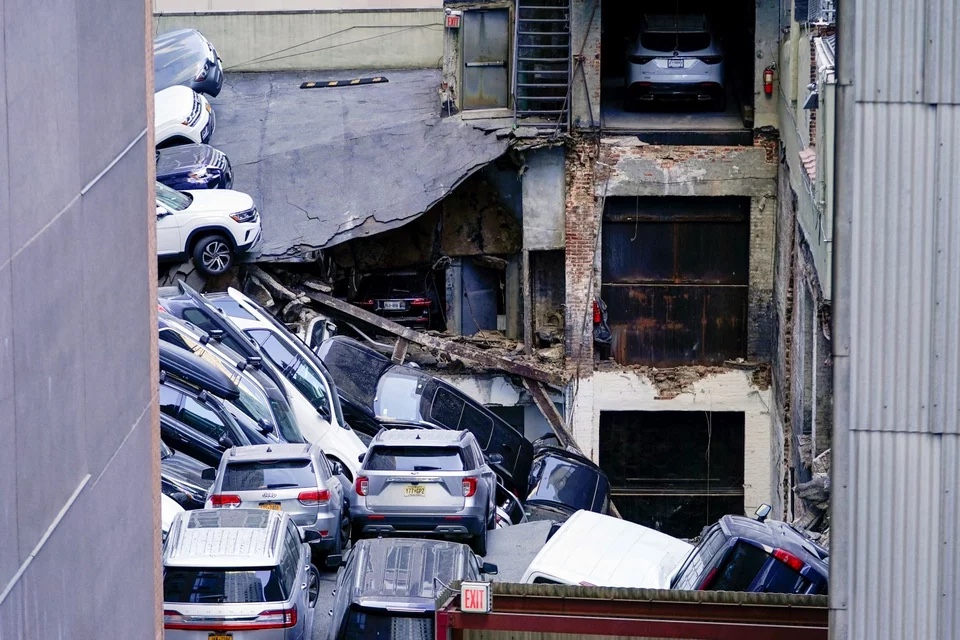 new_york_parking_collapse_3.jpg new_york_parking_collapse_3.jpg
