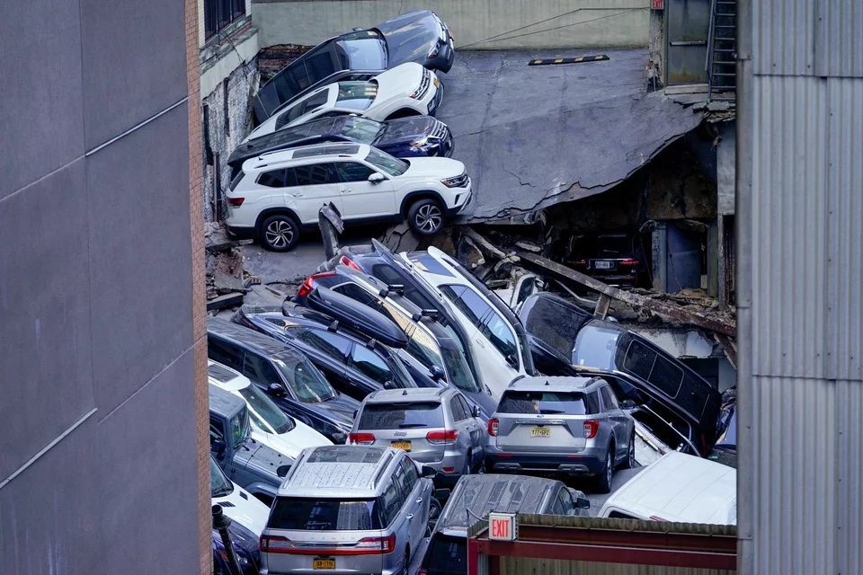 new_york_parking_collapse_4.jpg
