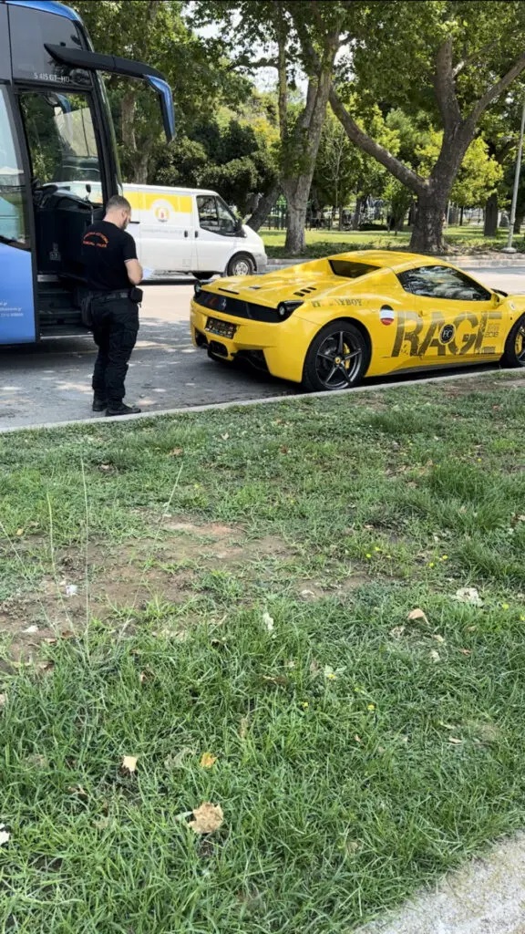 pinakides-dimotiki-ferrari.jpg pinakides-dimotiki-ferrari.jpg