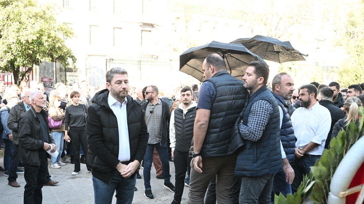 androulakis_polytexneio_kafedes_1.jpg androulakis_polytexneio_kafedes_1.jpg