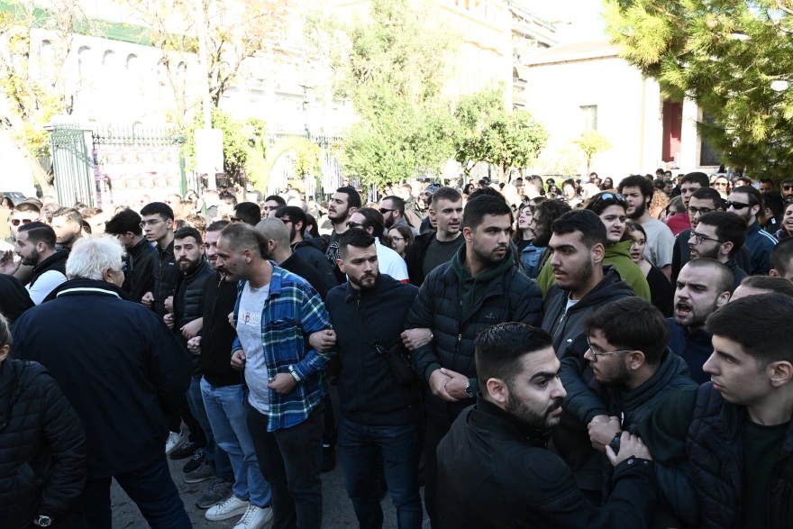 androulakis_polytexneio_kafedes_2.jpg androulakis_polytexneio_kafedes_2.jpg