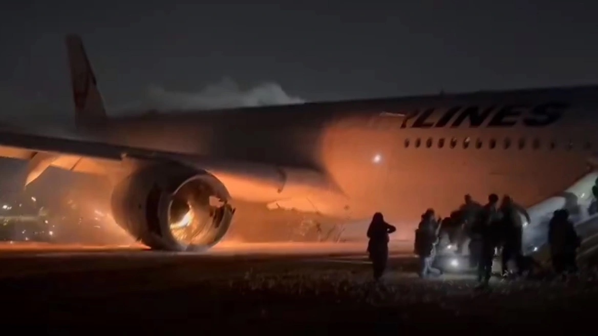japan_plane_fire_1.jpg japan_plane_fire_1.jpg