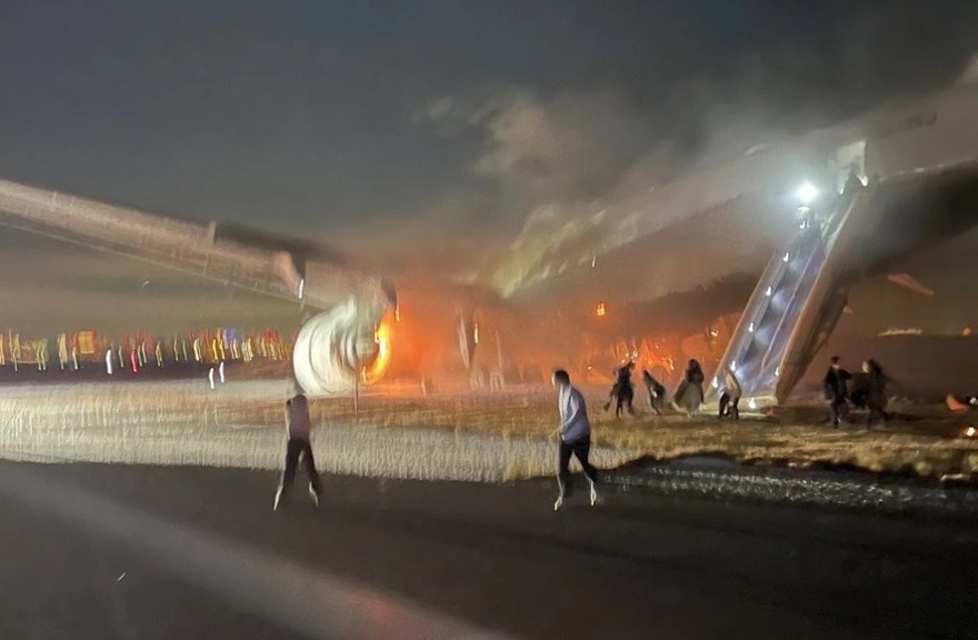 japan_plane_fire_2.jpg japan_plane_fire_2.jpg