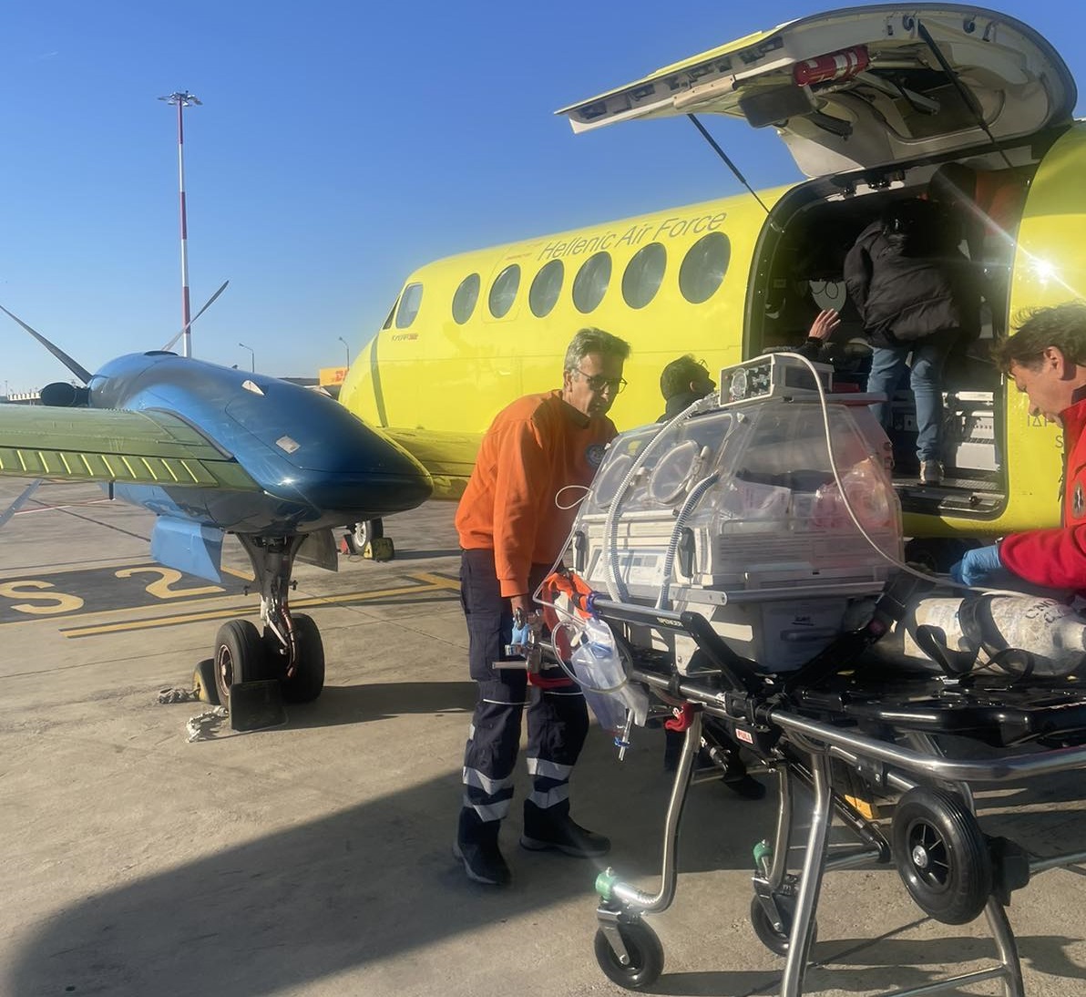 aerodiakomidi_brefos_xamogelo_1.jpeg aerodiakomidi_brefos_xamogelo_1.jpeg