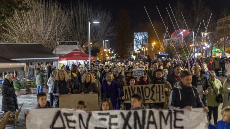 trikala_sygkentrosi_koritsia_tempi_1.jpg trikala_sygkentrosi_koritsia_tempi_1.jpg
