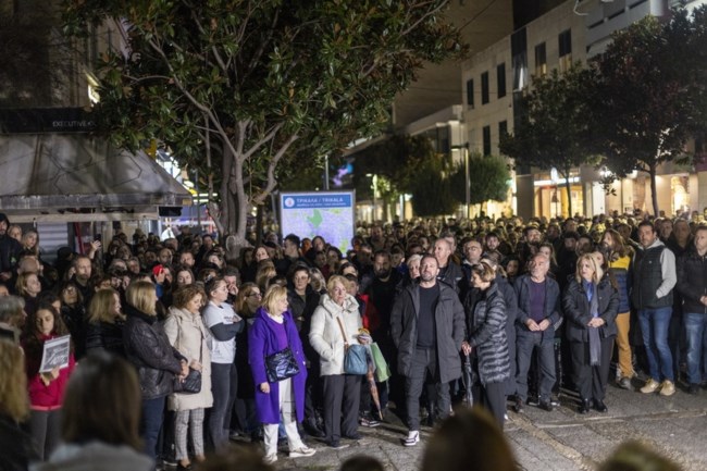 trikala_sygkentrosi_koritsia_tempi_2.jpg trikala_sygkentrosi_koritsia_tempi_2.jpg