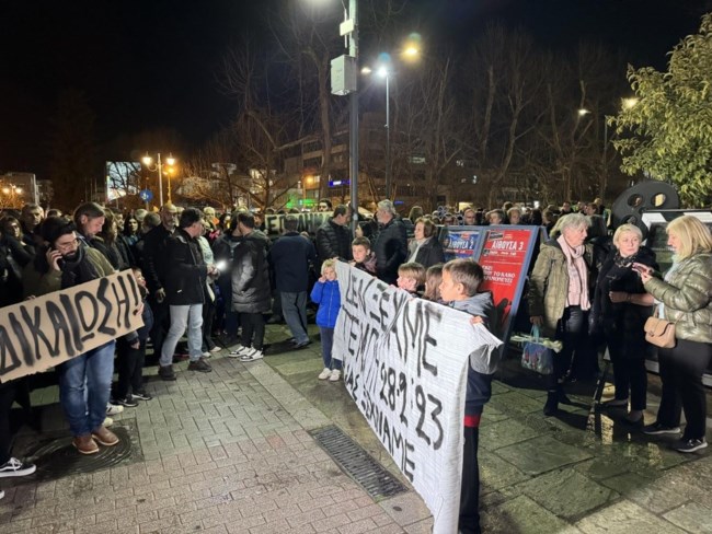 trikala_sygkentrosi_koritsia_tempi_3.jpg trikala_sygkentrosi_koritsia_tempi_3.jpg