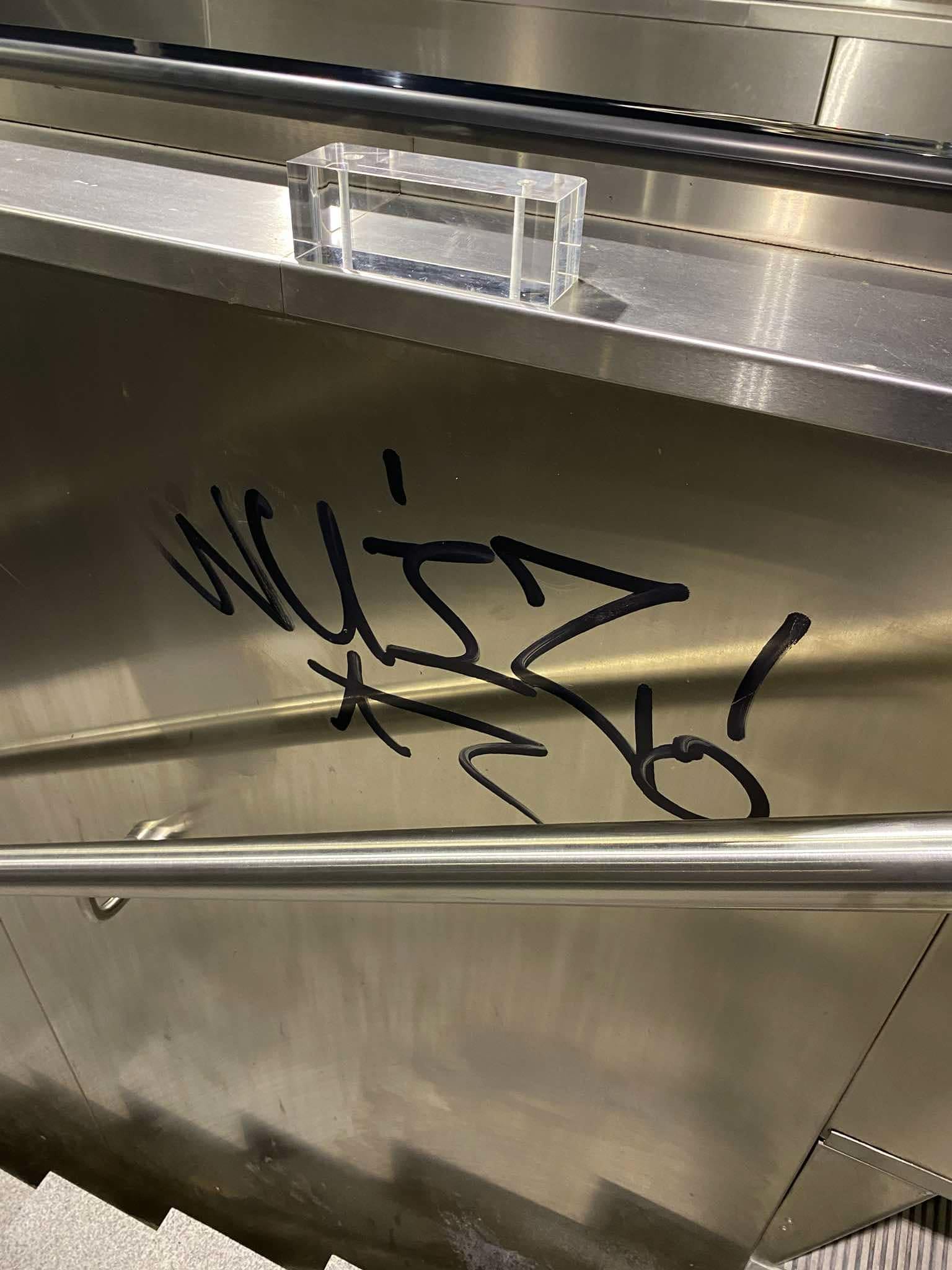 graffitti_stathmos_boulgari.jpg graffitti_stathmos_boulgari.jpg