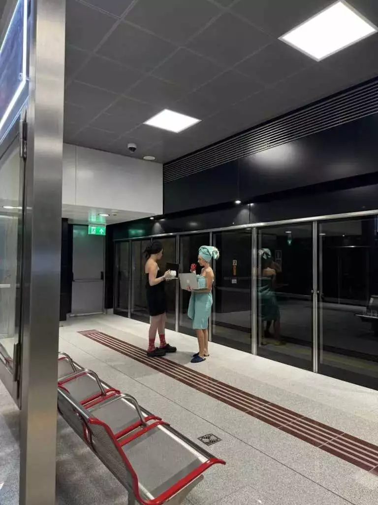 mpournouzi_metro_2.jpg