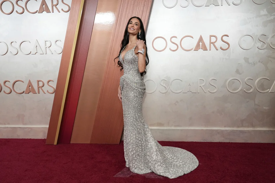 demi-moore-asimenia-toualeta-oscar-2025.jpg.jpg demi-moore-asimenia-toualeta-oscar-2025.jpg.jpg