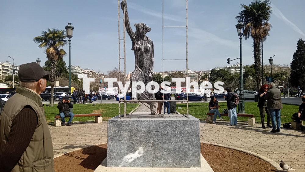 glypto_gynaika_leoforeio_1.jpg glypto_gynaika_leoforeio_1.jpg
