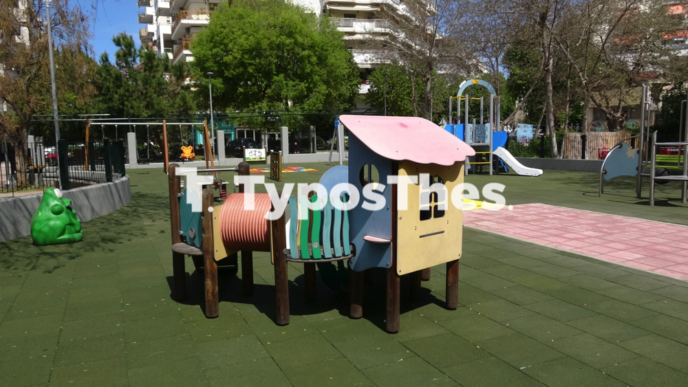 parko_plateia_kaoudi_6.jpg parko_plateia_kaoudi_6.jpg