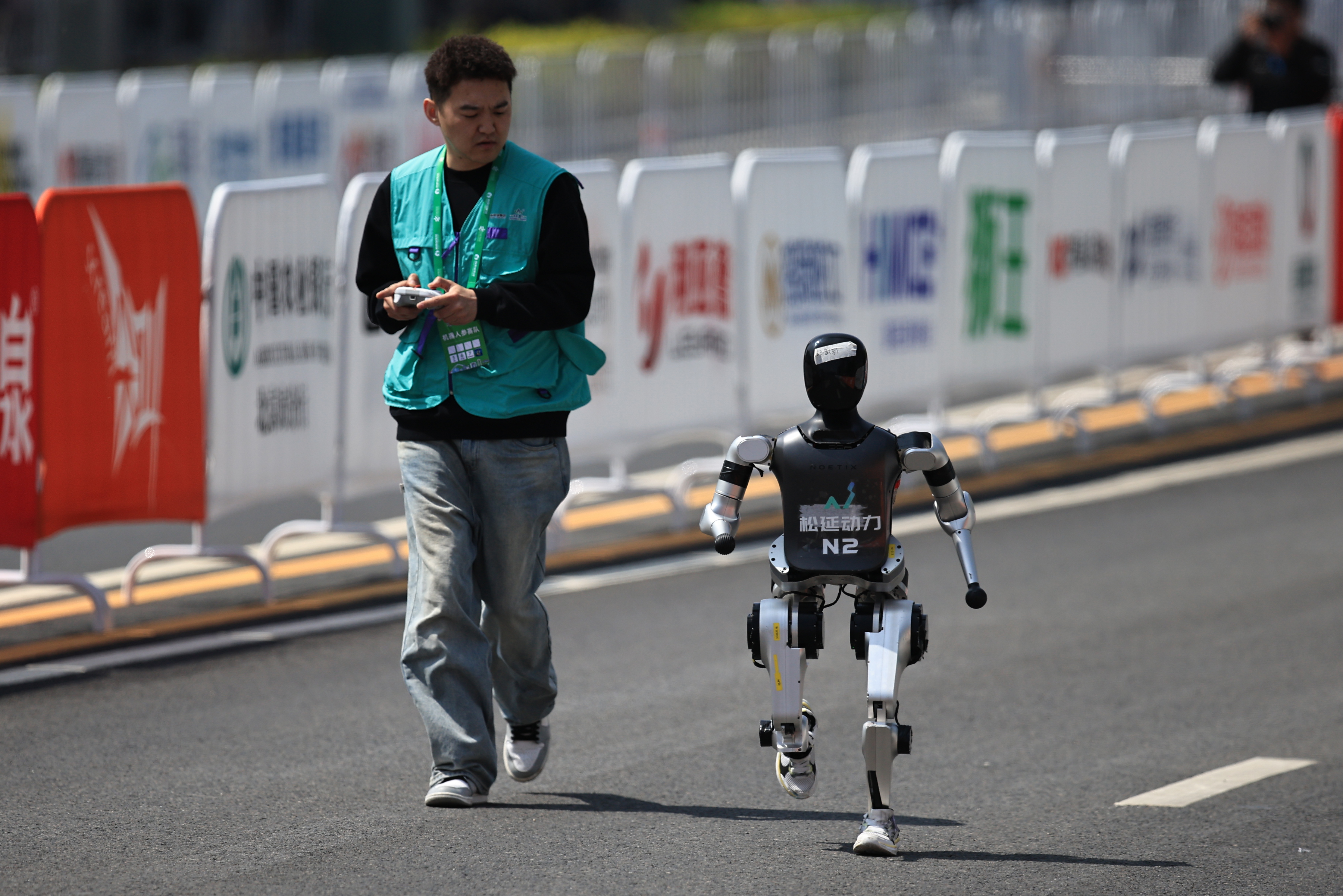 robots_marathon_5.jpg robots_marathon_5.jpg