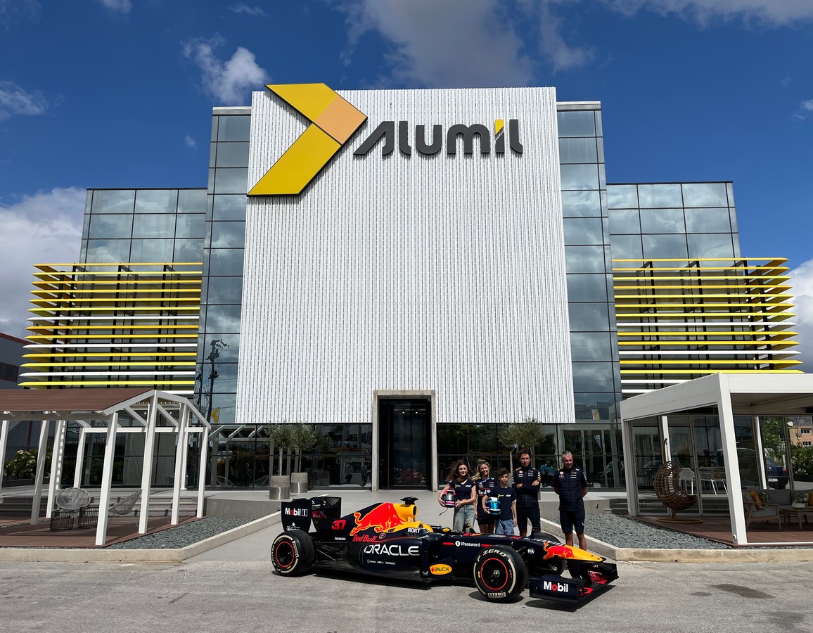 redbull_12.jpg redbull_12.jpg