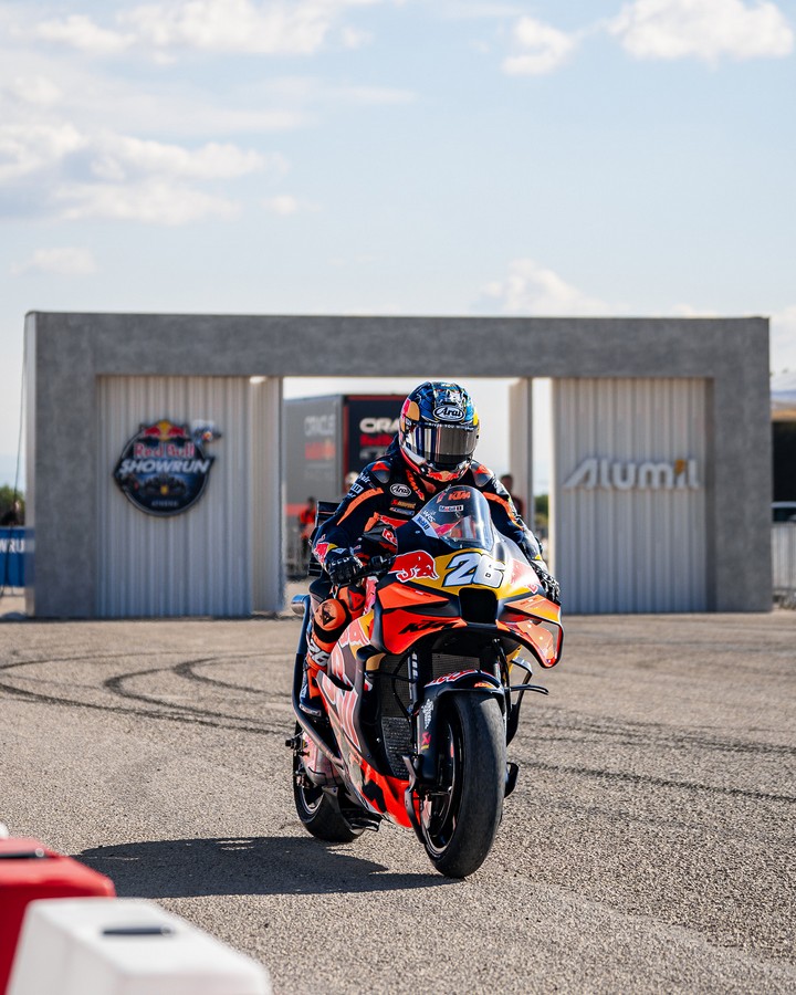 redbull_8.jpg redbull_8.jpg