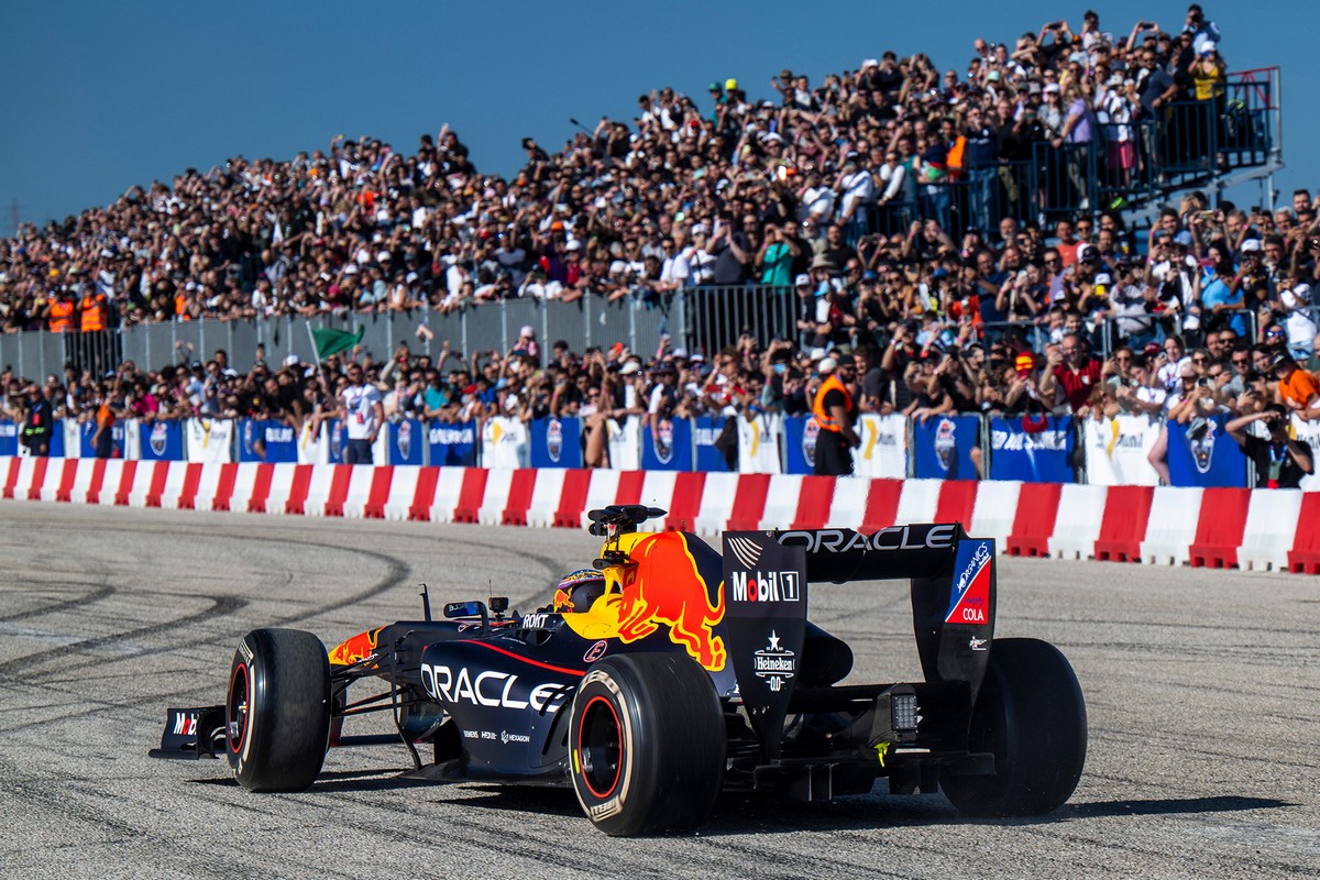 redbull_9.jpg redbull_9.jpg